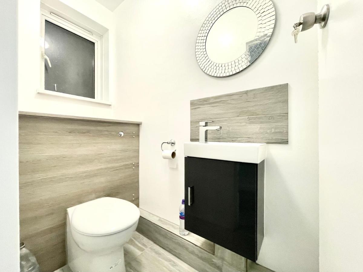 לונדון Fabulous 3 Bedroom Flat Sleeps 6 מראה חיצוני תמונה