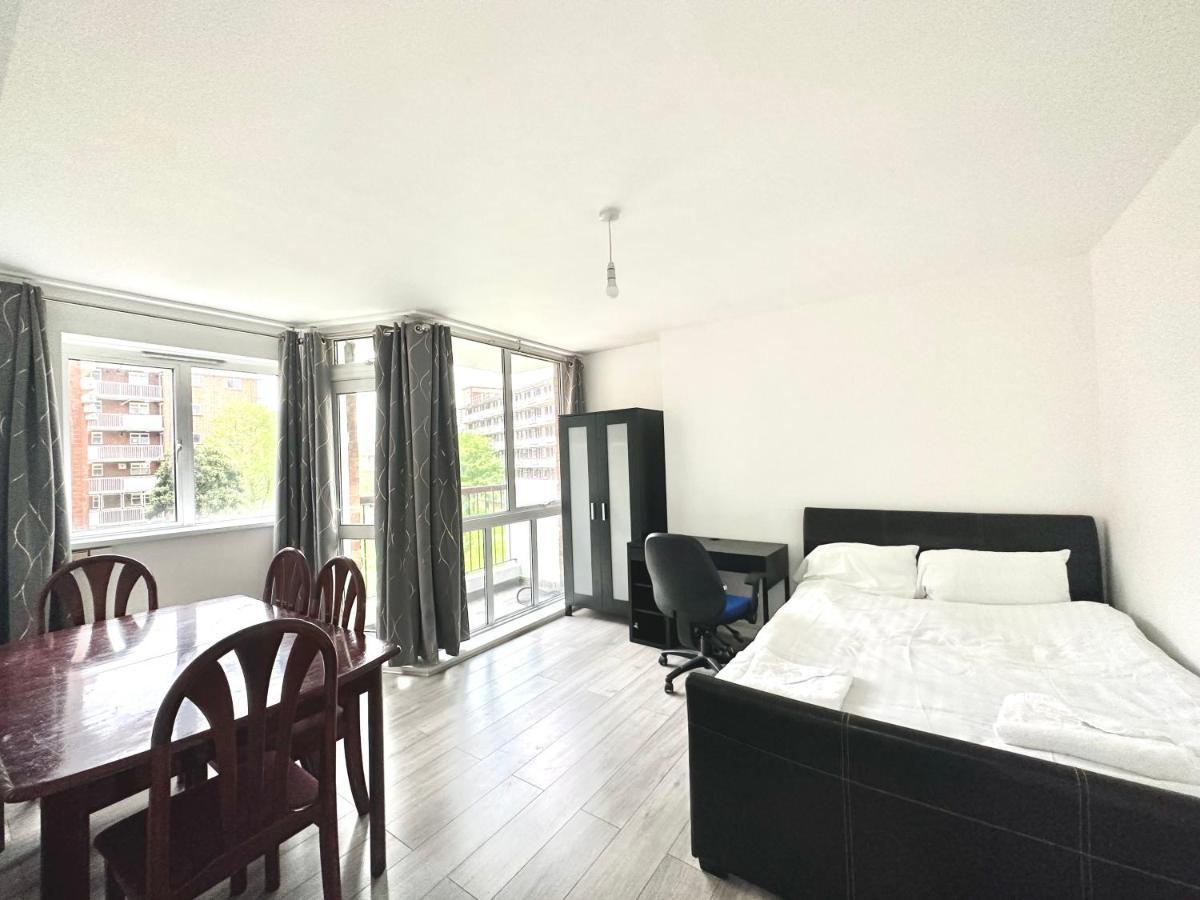 לונדון Fabulous 3 Bedroom Flat Sleeps 6 מראה חיצוני תמונה